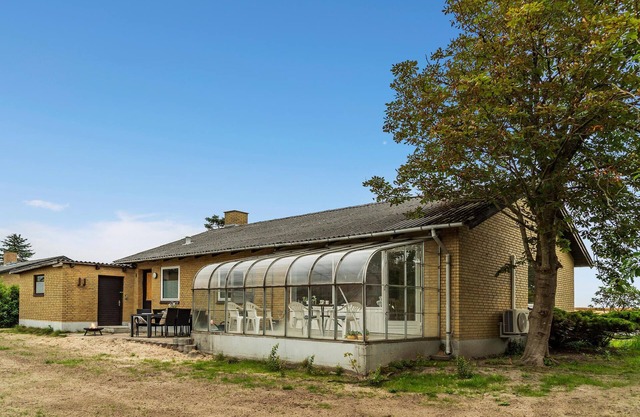 Belle maison de 2 chambres à Vrå