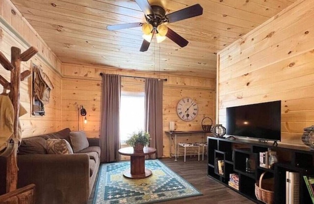 2 Bedroom Suite - Wi-Fi | Fire Pit | Dog Friendly