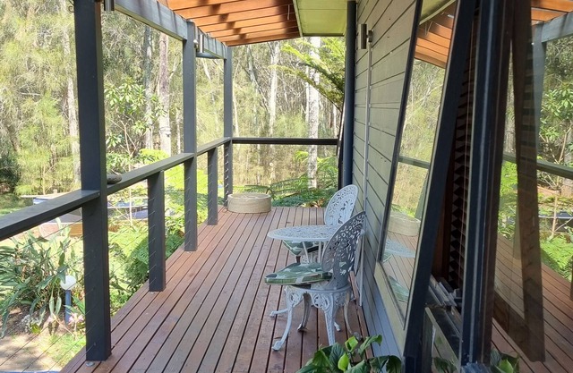 river front views.2 bedroom plus sofa bed sleeps 6.modern kitchen well appointed