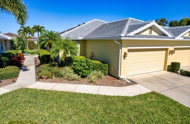 2-bedroom villa in TORTUGA Fort Myers ,Gated Community, Single level home! WOW!