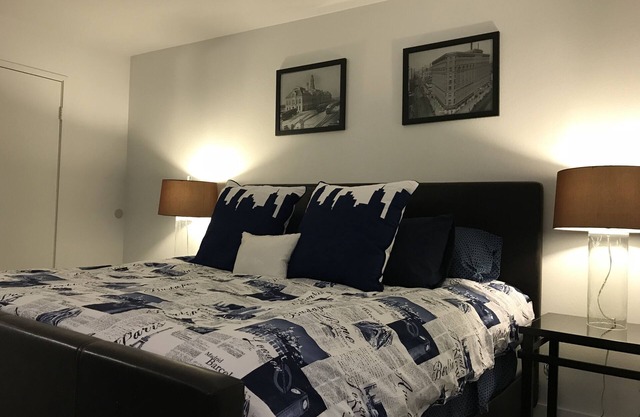 Chic Condo entièrement rénové près du DTC