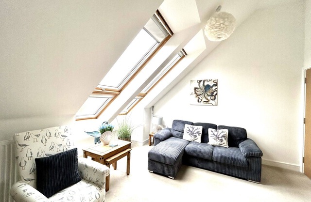 2 bedroomed duplex apartment in a quiet and convenient attractive setting.