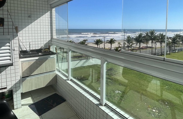 2 bedroom apt. 2 bathrooms fast wifi. 1 + parking spaces, Barbecue pool up to 7 people..