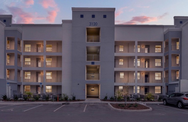 UNITÉ DU PREMIER ÉTAGE - STOREY LAKE RESORT 2BD / 2BA (3120-106)