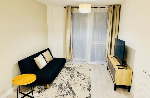 2 bedrooms 2 bathrooms near station,25mins to city centre,15mins to Heathrow