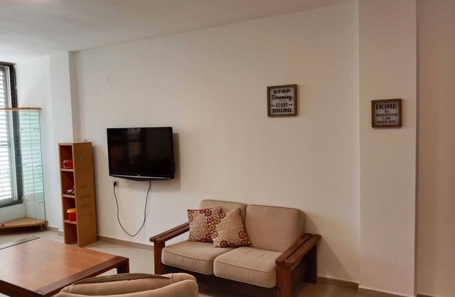 2 bedrooms Apartment, clean, neat and cozy in Rishon LeZion center!