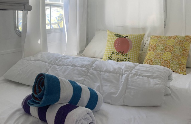 2 beds 1 bath family friendly 10 mins to Disneyland