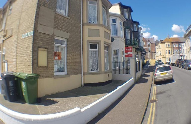 2 berth first floor flat Glen Villa 4
