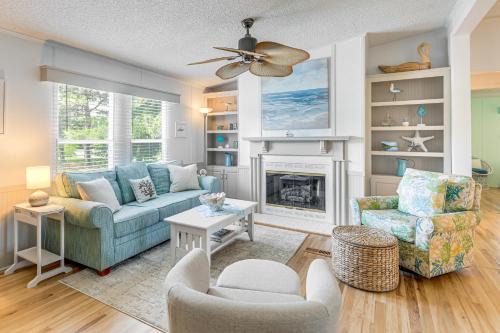 2 Blocks to Crystal Coast Family-Friendly Retreat