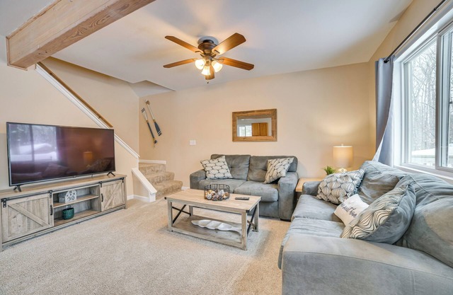 2 Blocks to Higgins Lake: Pet-Friendly Family Home