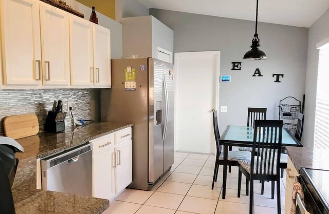 2 BR/ 1 BA Single Family Home In The Heart Of Riverview! Near Many Tampa Attractions!
