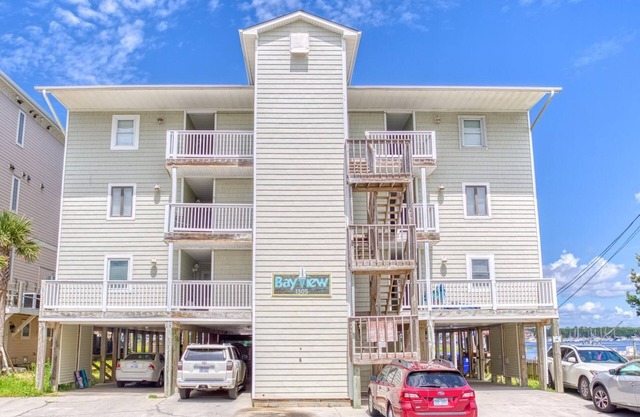 2 BR/2.5 BA beautiful, spacious waterfront Carolina Beach condo