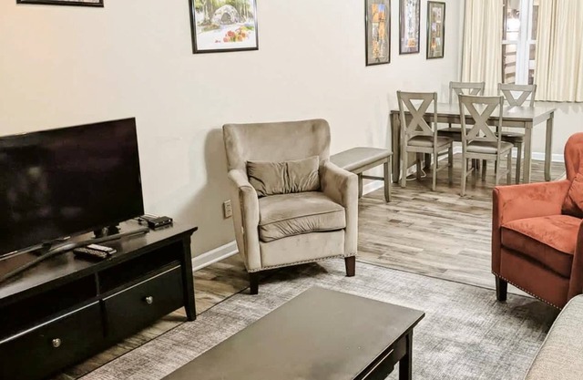 Condo 2 Br 2 b à l'Unv de Notre Dame, courts et longs séjours bienvenus! Pied ND