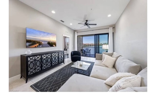 2 BR, 2 bath condo, den, lanai, pool, fitness room