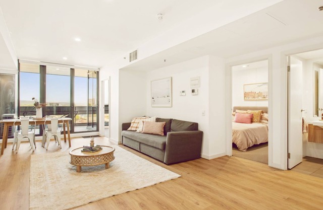 2 BR Apartment with car parking on Grote Street
