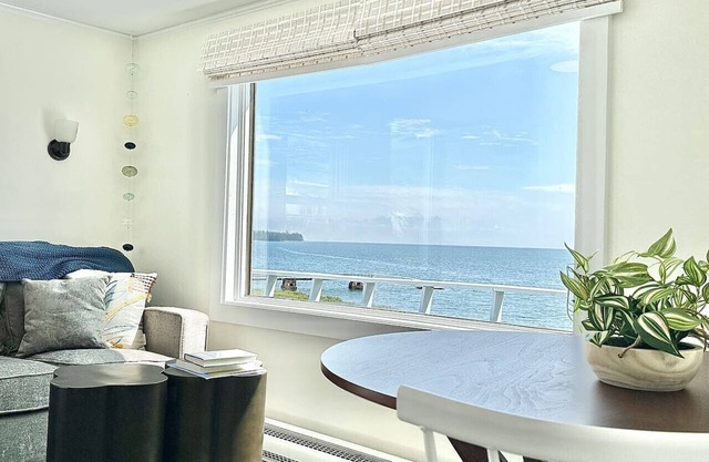 2BR Beachfront Home w/ Large Deck [Harbor Hideout]