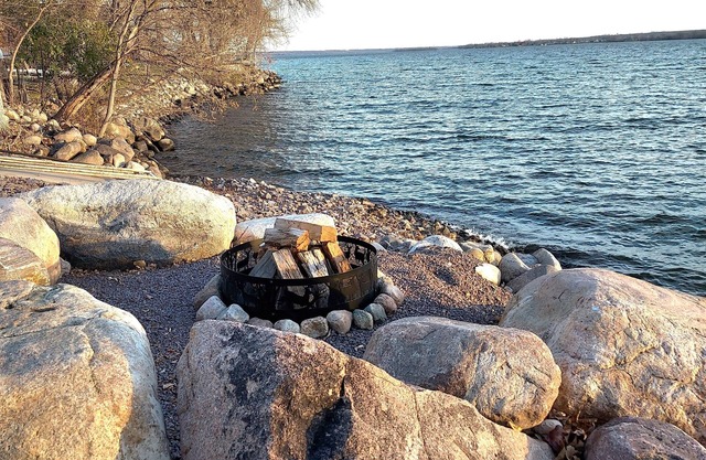 2 BR. cabin w/ 150' lakeshore on Big Stone Lake. Property has gorgeous views!
