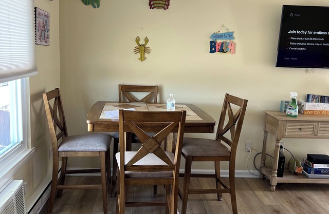 2 BR quartier familial axé sur la famille w / piscine, à proximité à pied de la plage et promenade