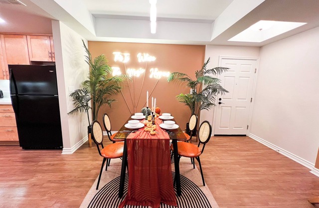 2 BR Oasis w/ Serene Views in Encino/ W/D, Parking