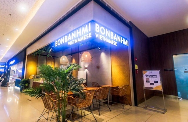 2 BR Vibe Central Urban Playground Makati Swim 300