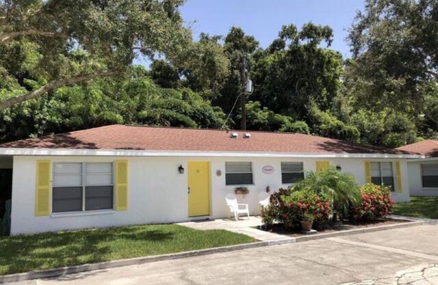 2 BR VILLA SUITE w/ queen bed