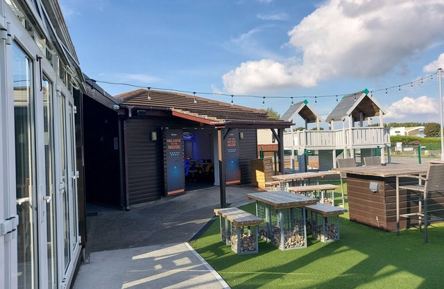 2 Brightholme 6 Berth With Decking & Enclosed Gard