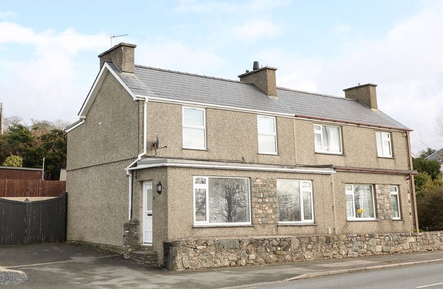 2 Bron Dwyfor, CRICCIETH