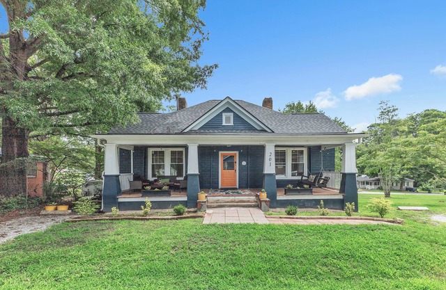 2 BRs / 2 BAs - Stroll to Coffee, Bakery, Wine Bar - Downtown Garner
