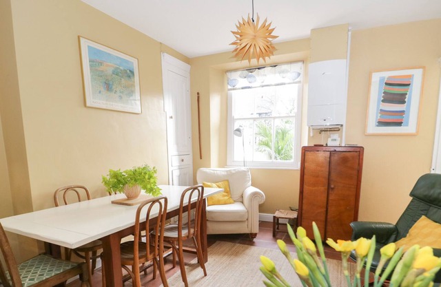 2 Bryn Euryn, LLANFAIRFECHAN