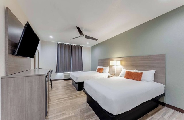 2 Budget-Friendly Rooms w/ Free Breakfast & Prime Location in DT