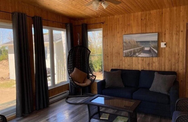 Chalet Metabet Bord Lac St Jean/plage privée