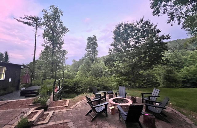 2 CABINS, 3 ACRES- HOT TUB VIEWS & ACCESS TO THE STATE PARK TRAILS