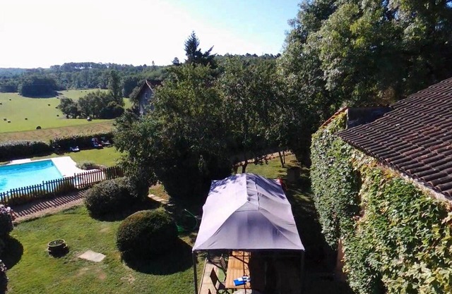 3 gîtes de charme, piscine, terrasses, grandes salles de ping, muscu, billard,..
