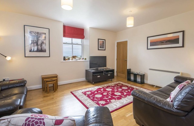 2 Coastal View, Holiday Home Llanunwas, Solva, Sleeps 2, 1 bedrooms, bathrooms
