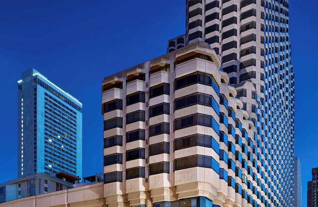 2 Connecting Suites at a 4⭐️ Hotel