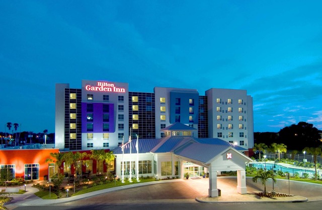2 Connecting Suites with Three Beds and One Sofabed at a Full Service Hotel by Suiteness