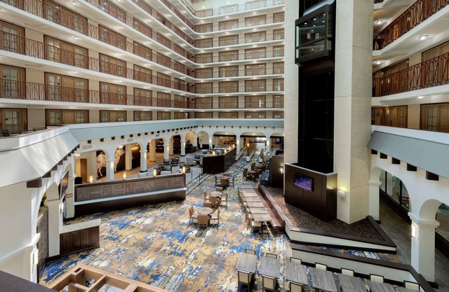 2 Connecting Suites with 4 Beds and Two Sofabeds at a Full Service Hotel by Suiteness
