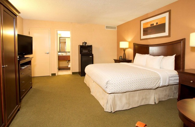 2 Connecting Suites with Two Beds and One Sofabed at a Full Service Hotel by Suiteness