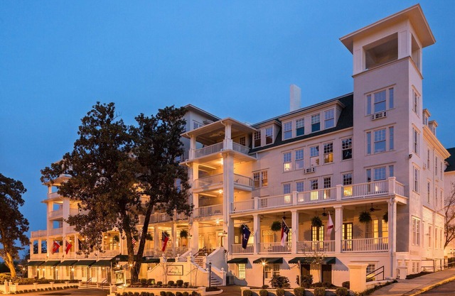 2 Connecting Suites with Two Beds and One Sofabed at a Full Service Hotel by Suiteness