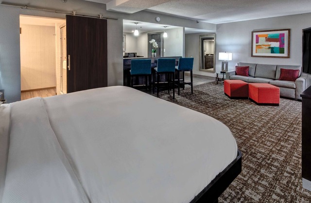 2 Connecting Suites at a 4⭐️ Hotel