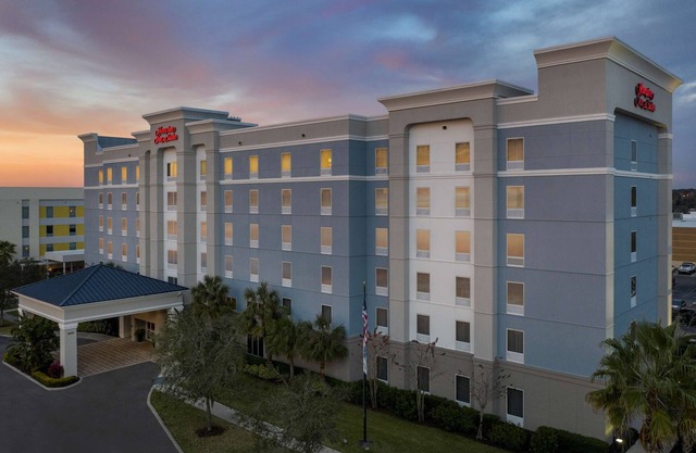 2 Connecting Suites with Three Beds and Two Sofabeds at a Full Service Hotel by Suiteness