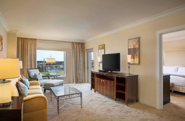2 Connecting Suites at a 5⭐️ Hotel