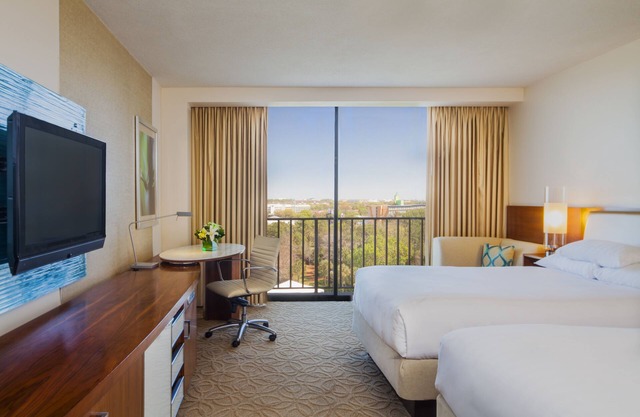 2 Connecting Suites at a 4⭐️ Hotel