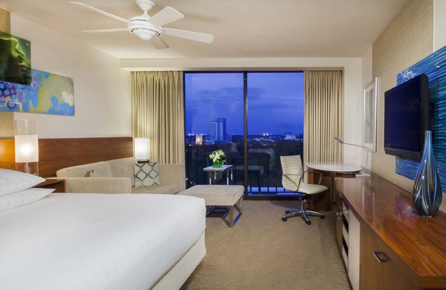 2 Connecting Suites at a 4⭐️ Hotel