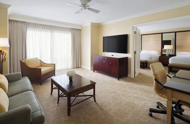 2 Connecting Suites at a 5⭐️ Hotel