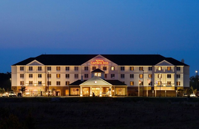 2 Connecting Suites with Three Beds and One Sofabed at a Full Service Hotel by Suiteness