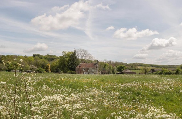 2 Court Farm