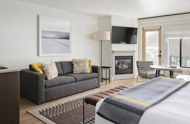 2 Cozy Mountain View Suites Perfect for Skiers & Outdoor Enthusiasts