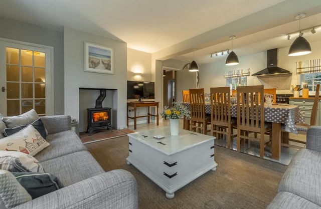 2 Dix Cottages