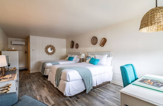 2 Double Queen Rooms | Ocean Glass Inn | Free Parking and Breakfast
